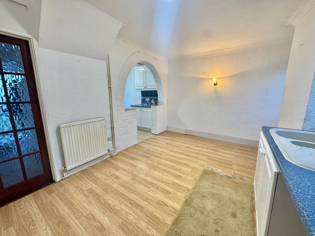 Property photo 3 of 14 Image