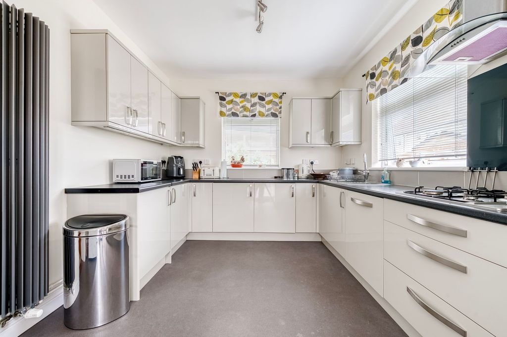 Property photo 2 of 24