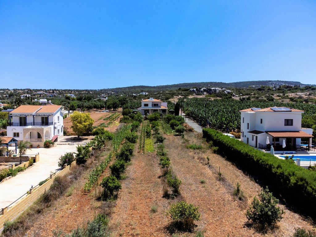 Property photo 2 of 35