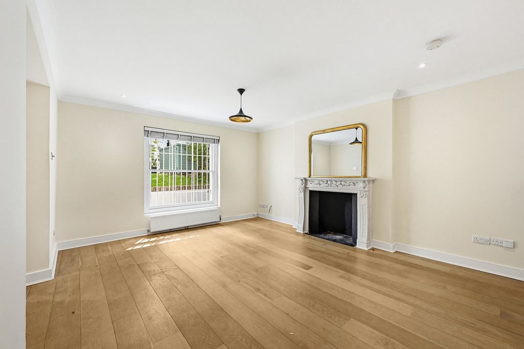 Property photo 2 of 8