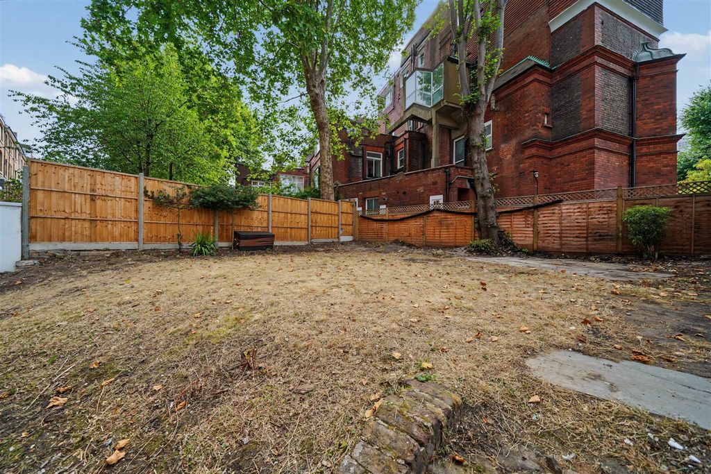 Property photo 3 of 11 Garden