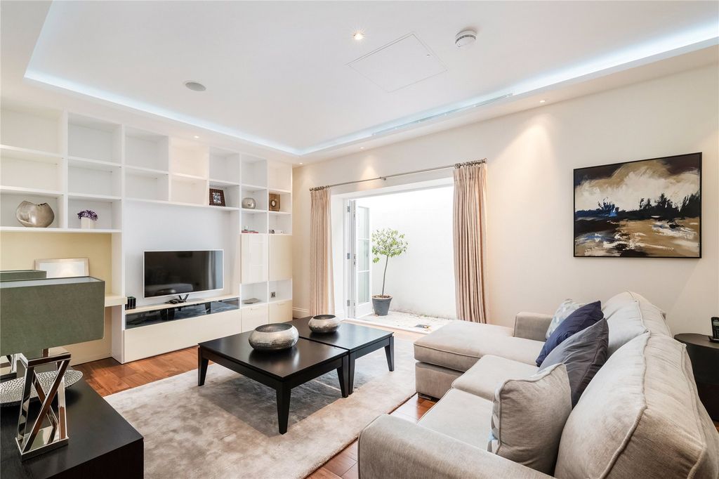 Property photo 3 of 24 Reception