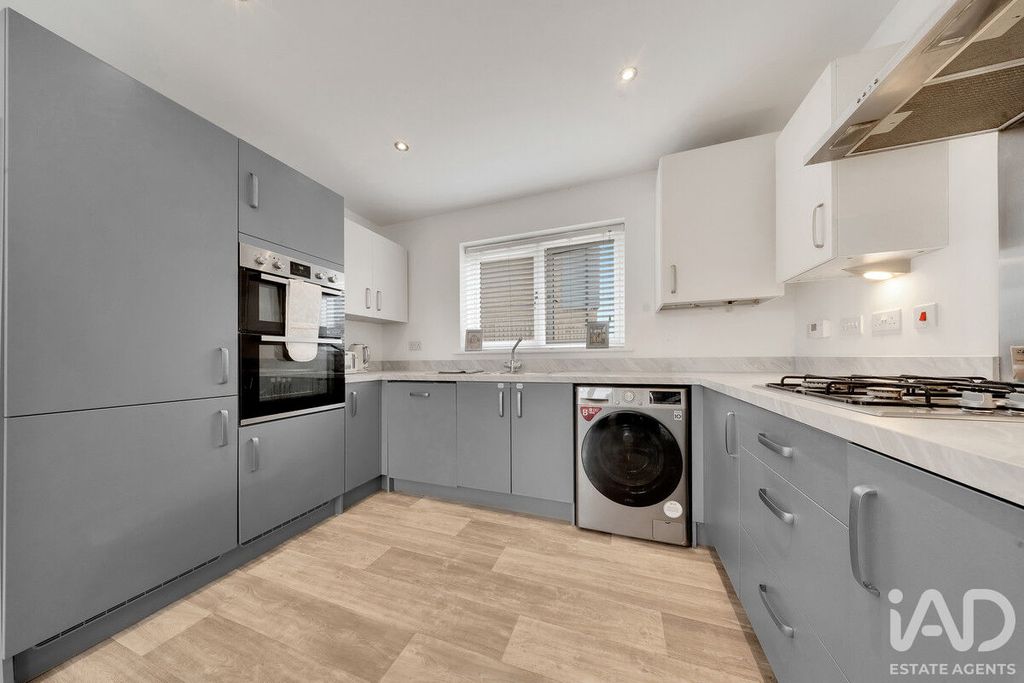 Property photo 3 of 41