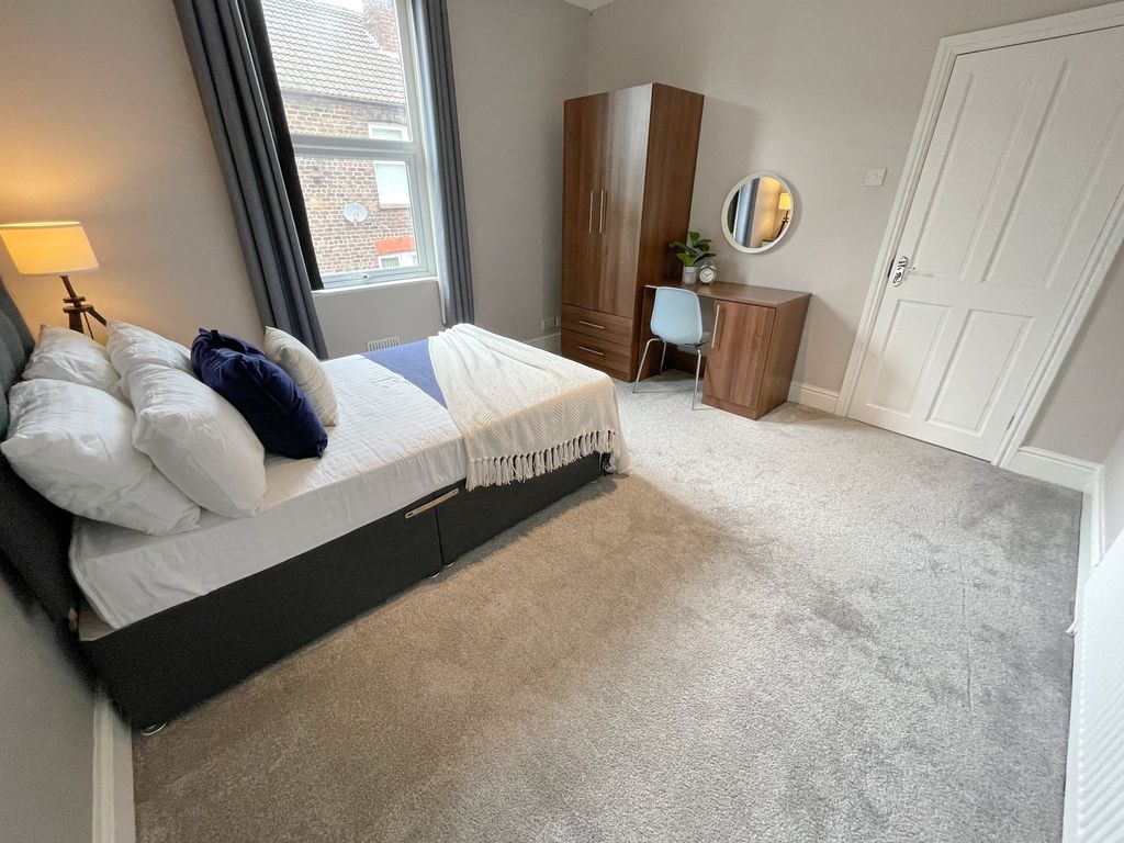 Property photo 2 of 8 215 Alderson(3)