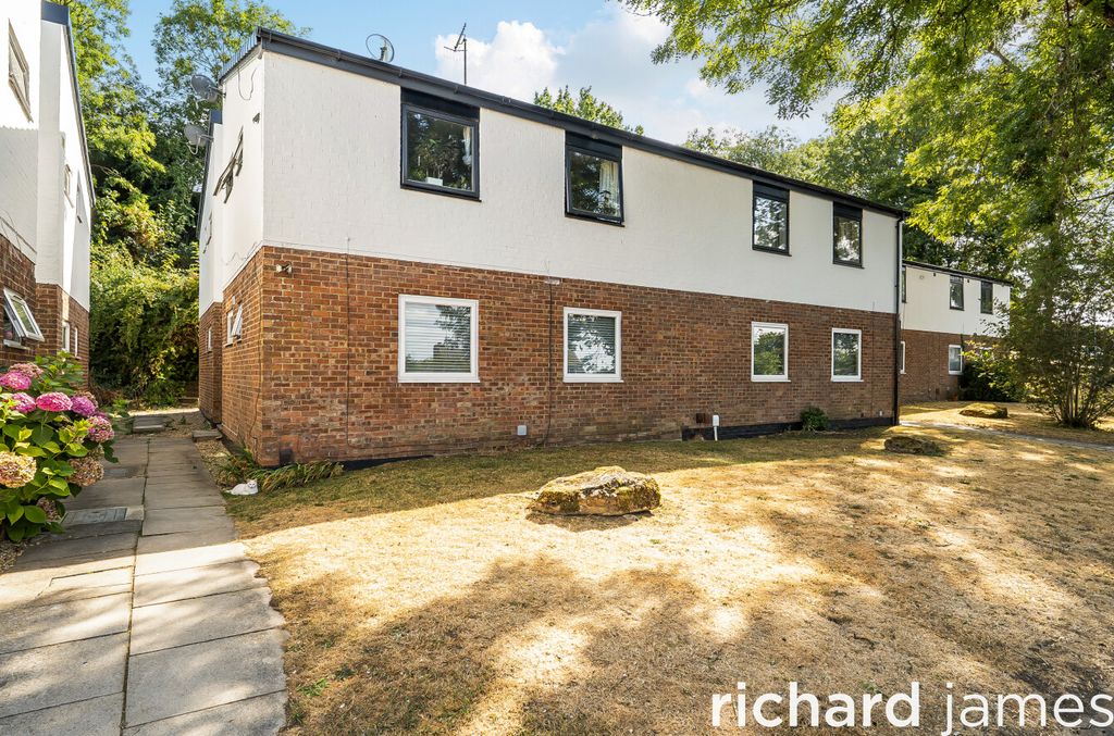 Property photo 2 of 12 77B9975d0Bd7452189571ba479042Ae2