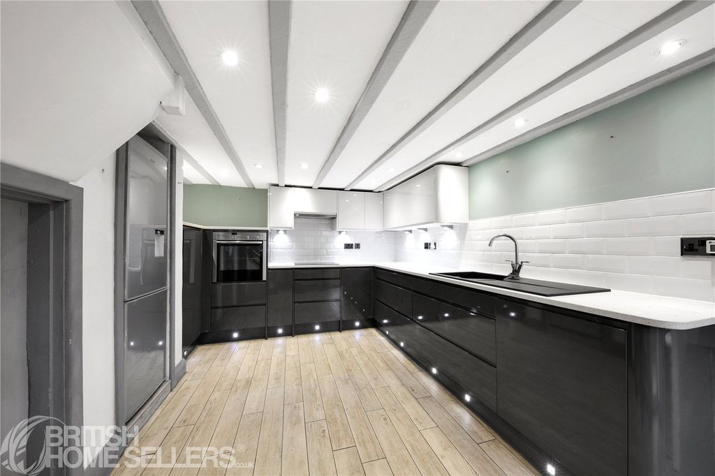 Property photo 2 of 14 Picture No. 13