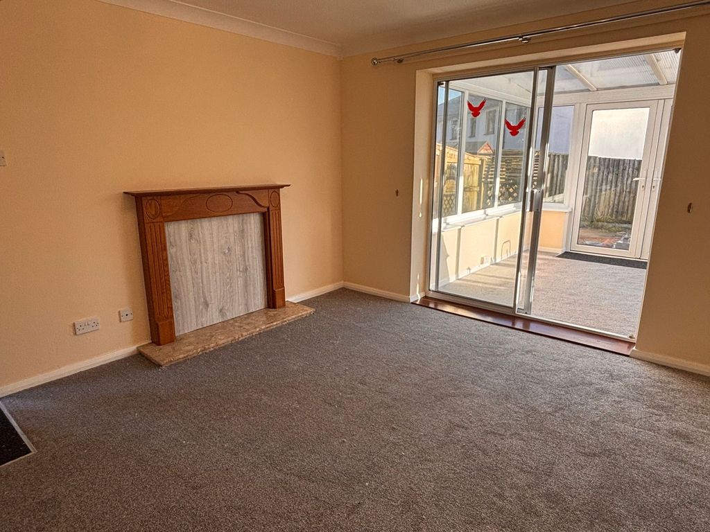 Property photo 2 of 9 Lounge