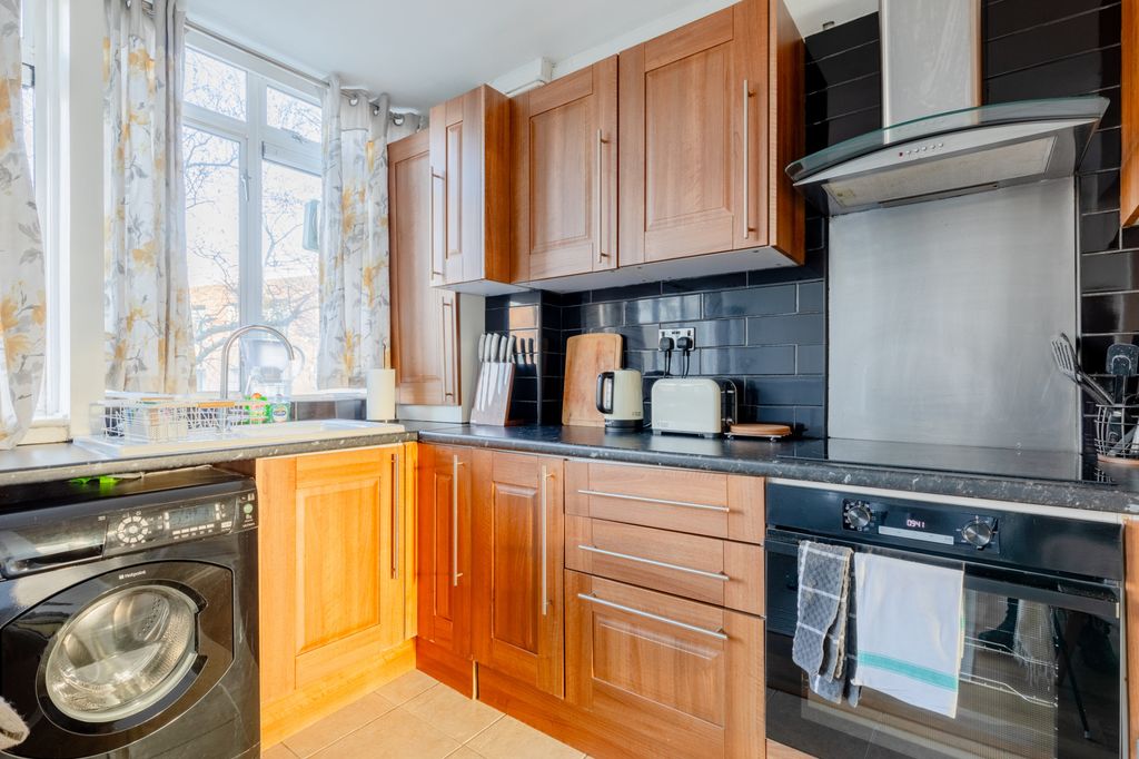 Property photo 2 of 25