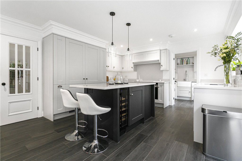 Property photo 2 of 34 Kitchen