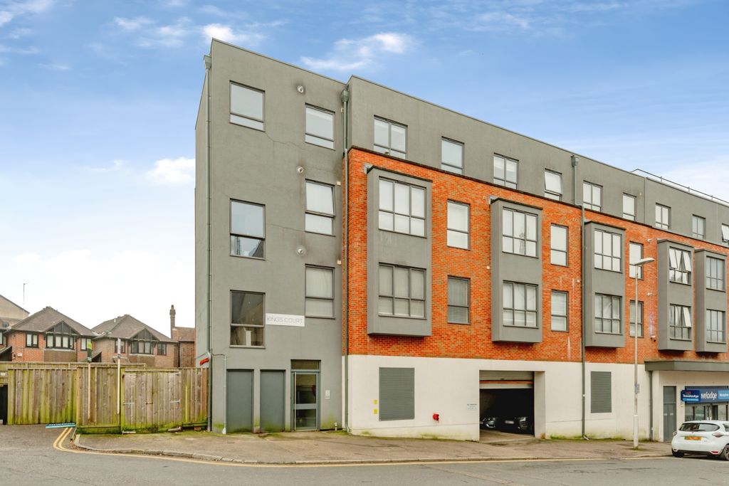 Property photo 2 of 20