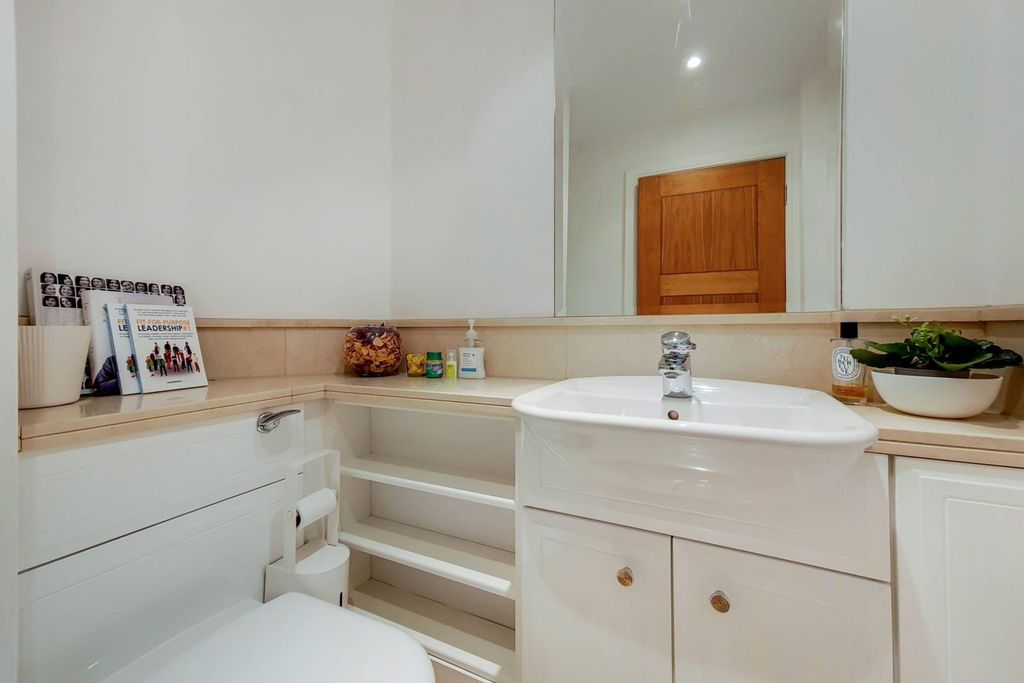 Property photo 2 of 31