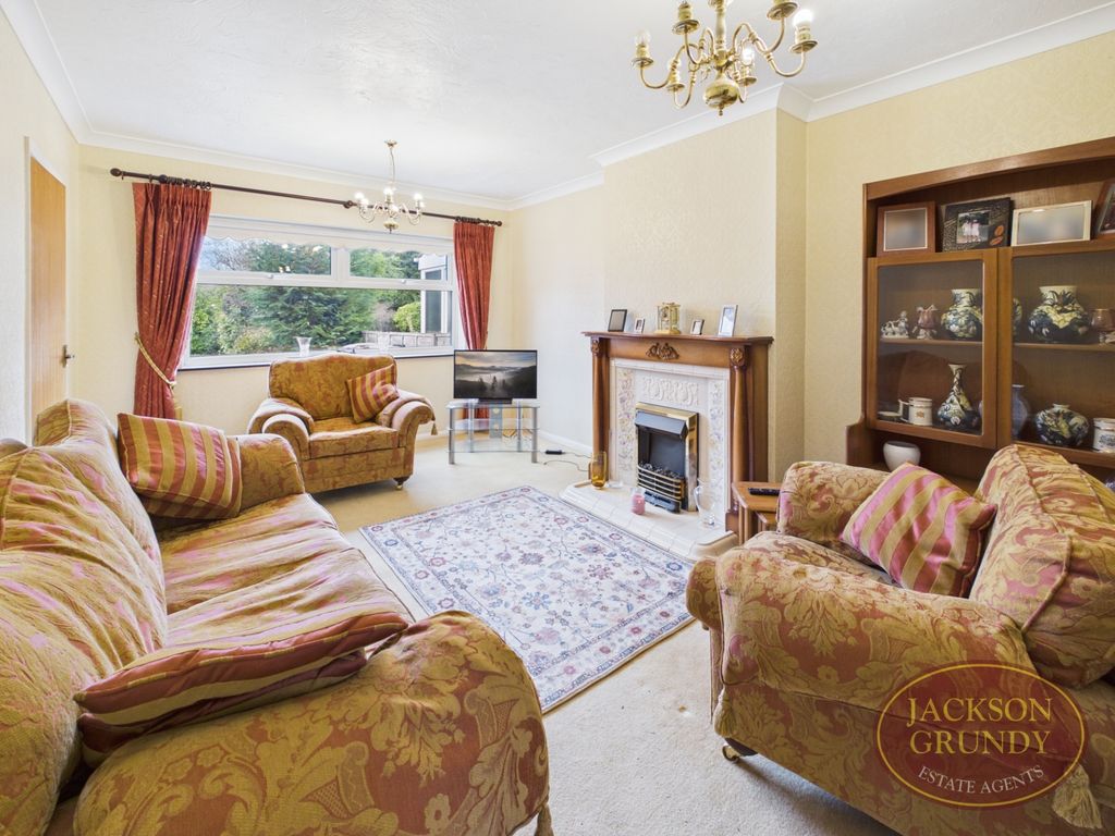 Property photo 2 of 12 Chiltern Avenue