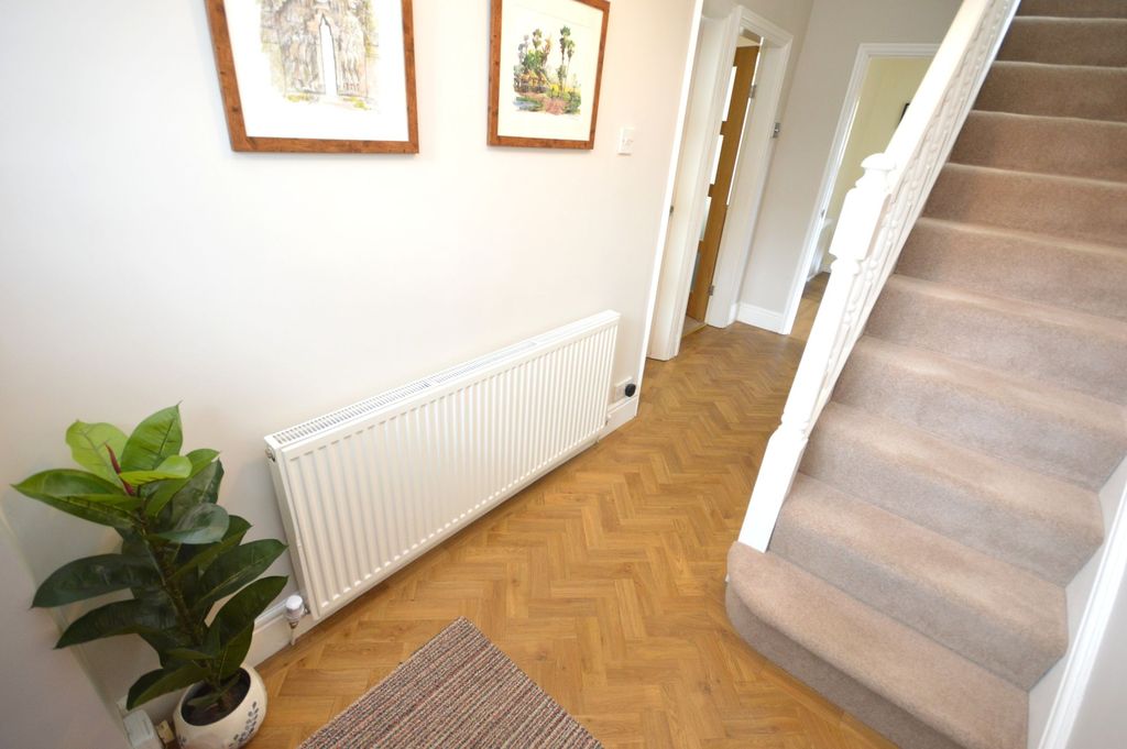 Property photo 2 of 33