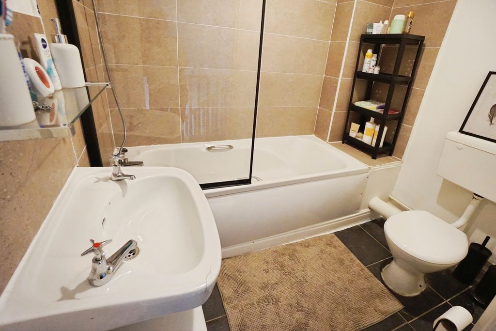 Property photo 3 of 15 Bathroom