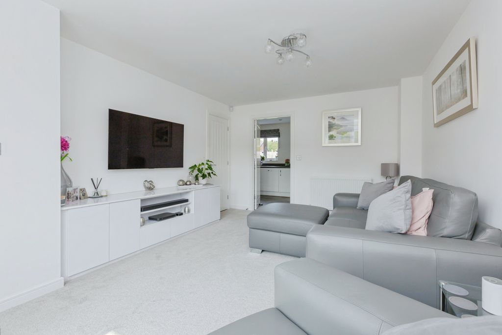 Property photo 3 of 17 Img_7999