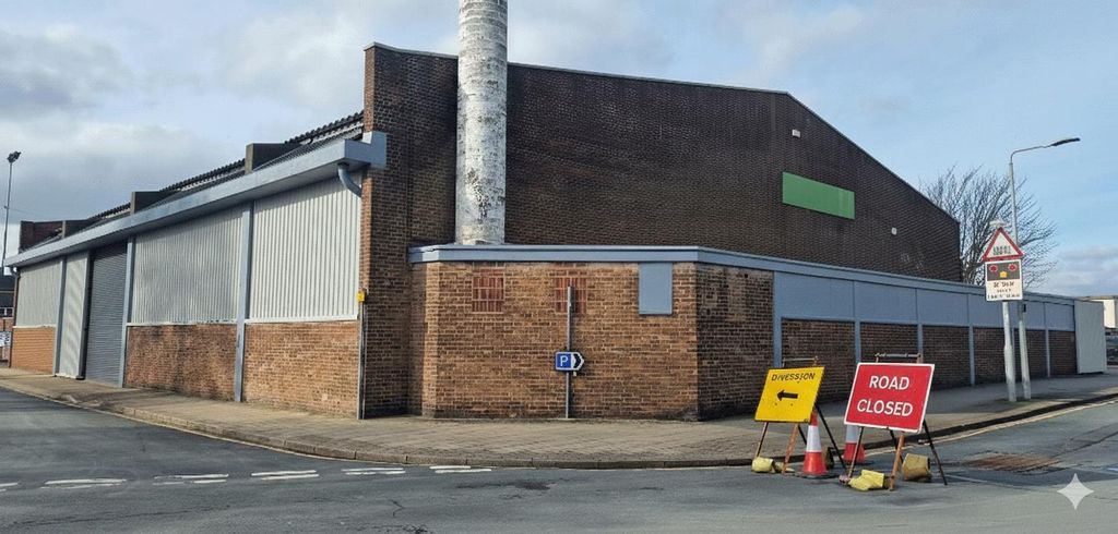 Property photo 2 of 13 Gemini_Generated_Image_8Cf5Ly8Cf5Ly8Cf5.Png