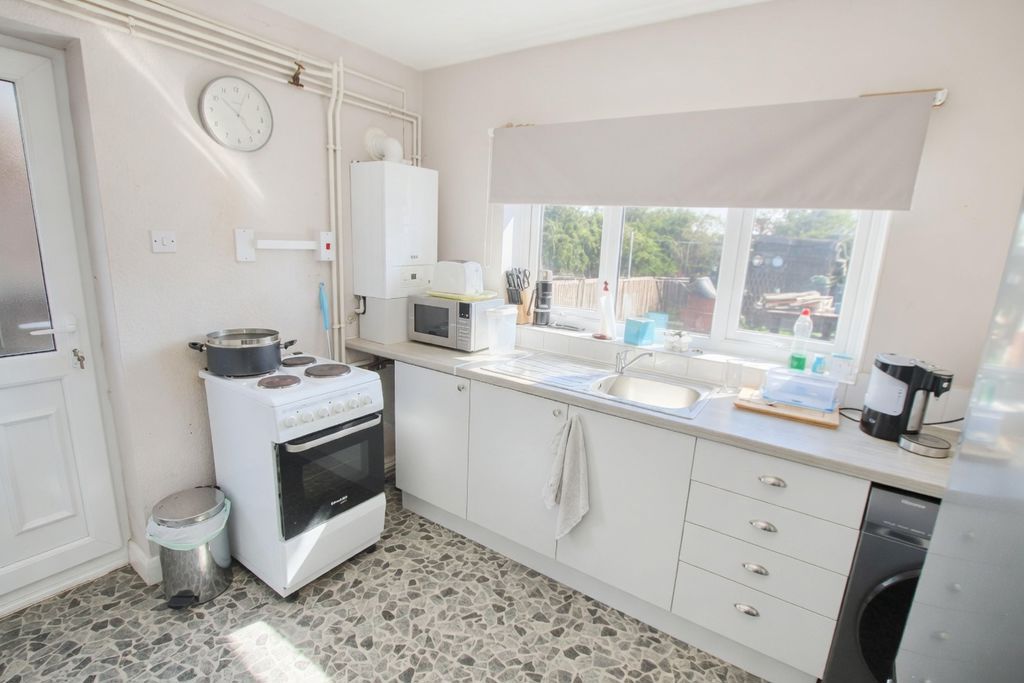 Property photo 3 of 12 Photo 10