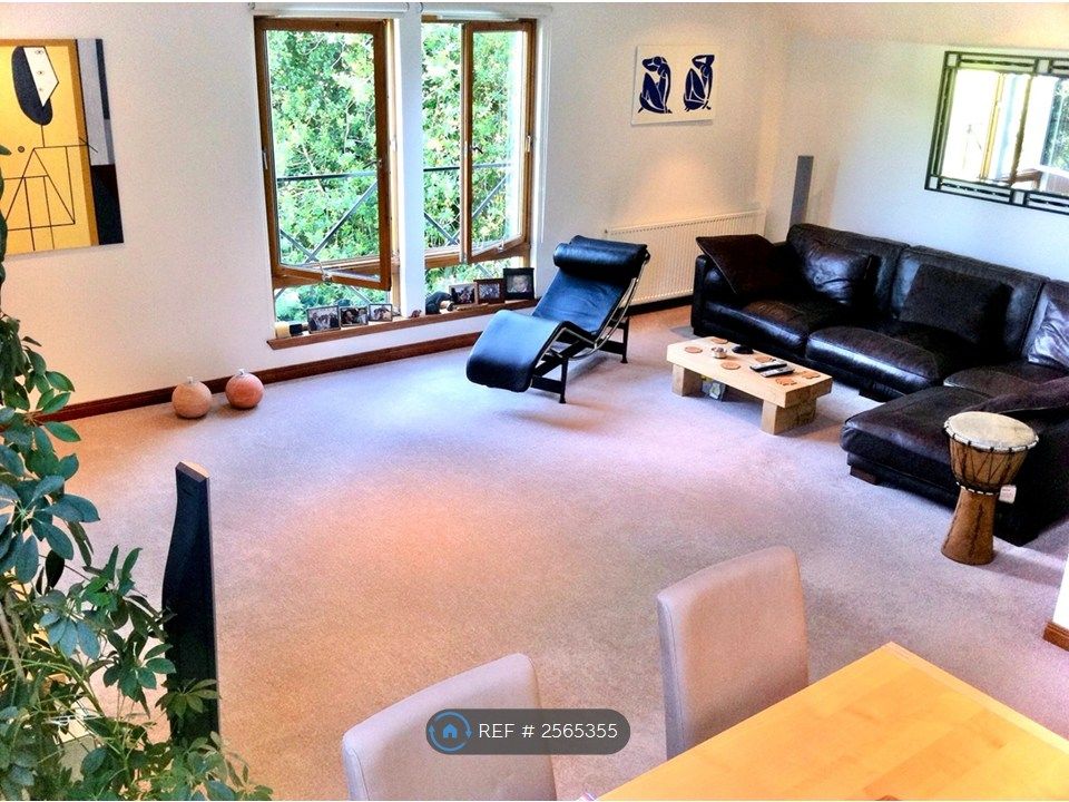 Property photo 2 of 9 Lounge