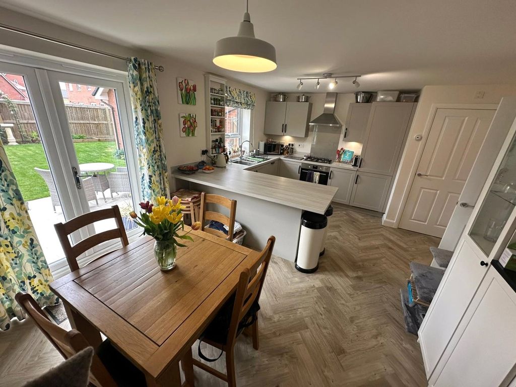 Property photo 3 of 15 Kitchen Diner