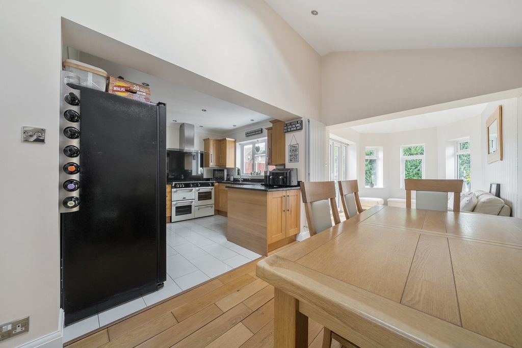 Property photo 3 of 23 1510265-18-6A86ee...