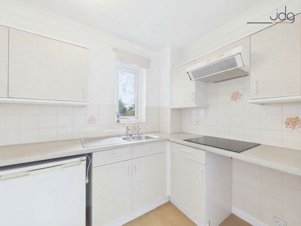 Property photo 3 of 13 Kitchen