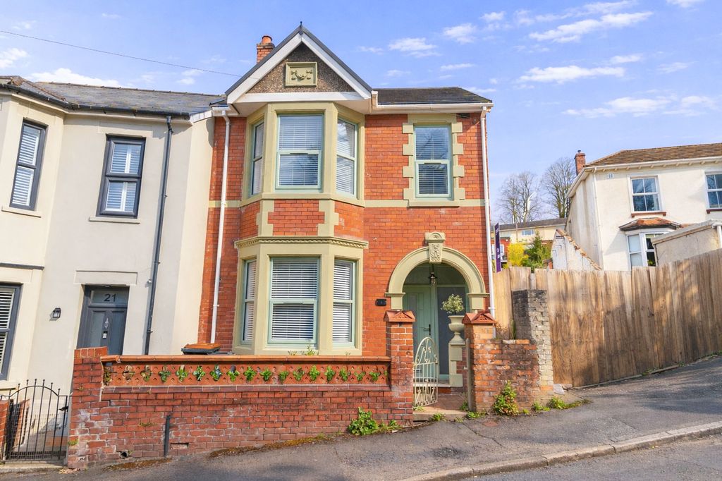 Property photo 1 of 27