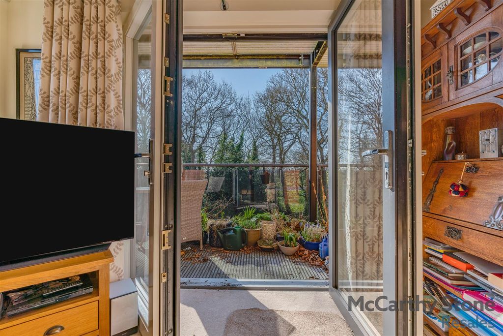 Property photo 3 of 32 8643337-Interior21.Jpg