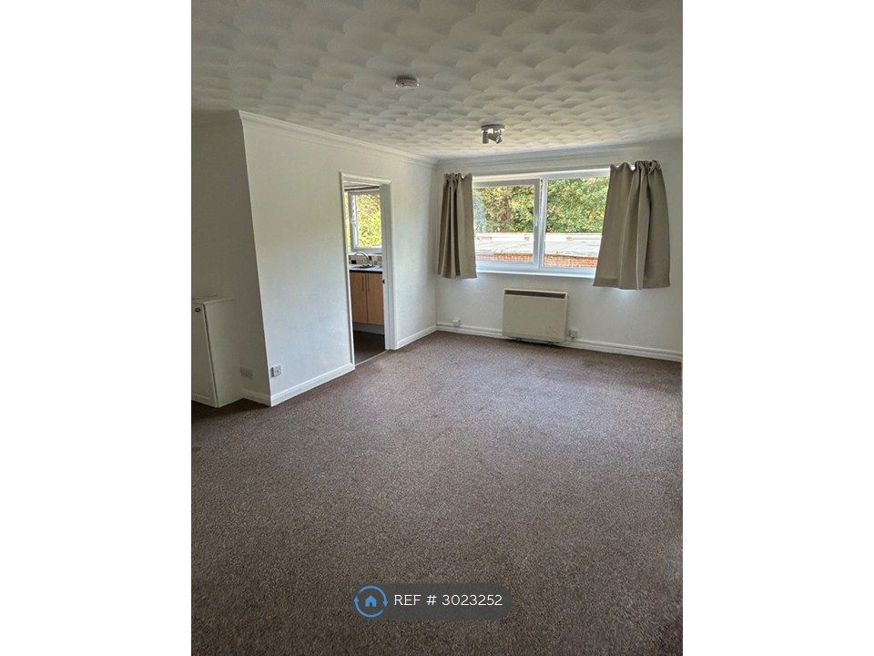 Property photo 1 of 16 Lounge