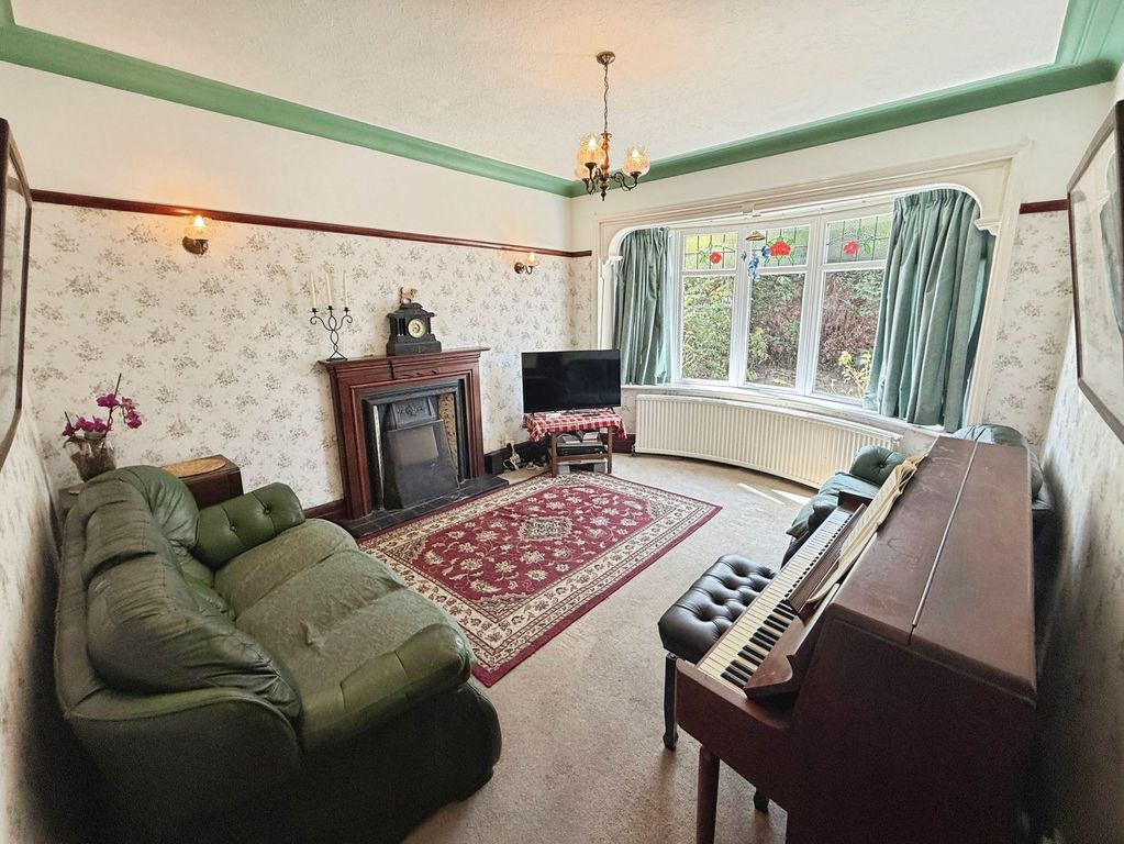 Property photo 3 of 17 Living Room