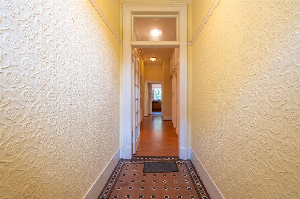 Property photo 2 of 31 3 Glengyle Terrace