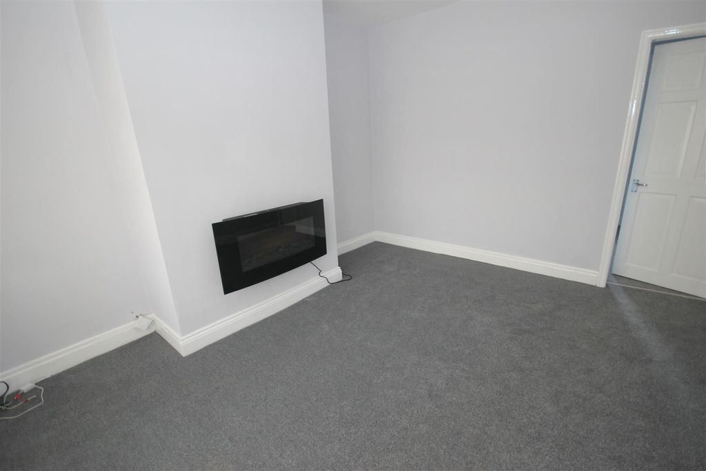 Property photo 2 of 8 Lounge