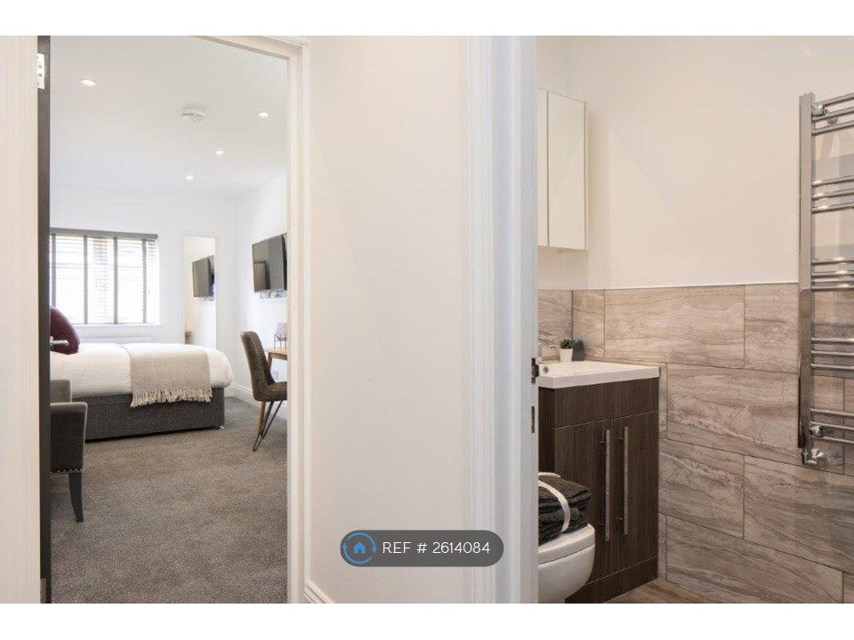 Property photo 2 of 15 Room 2 Ensuite