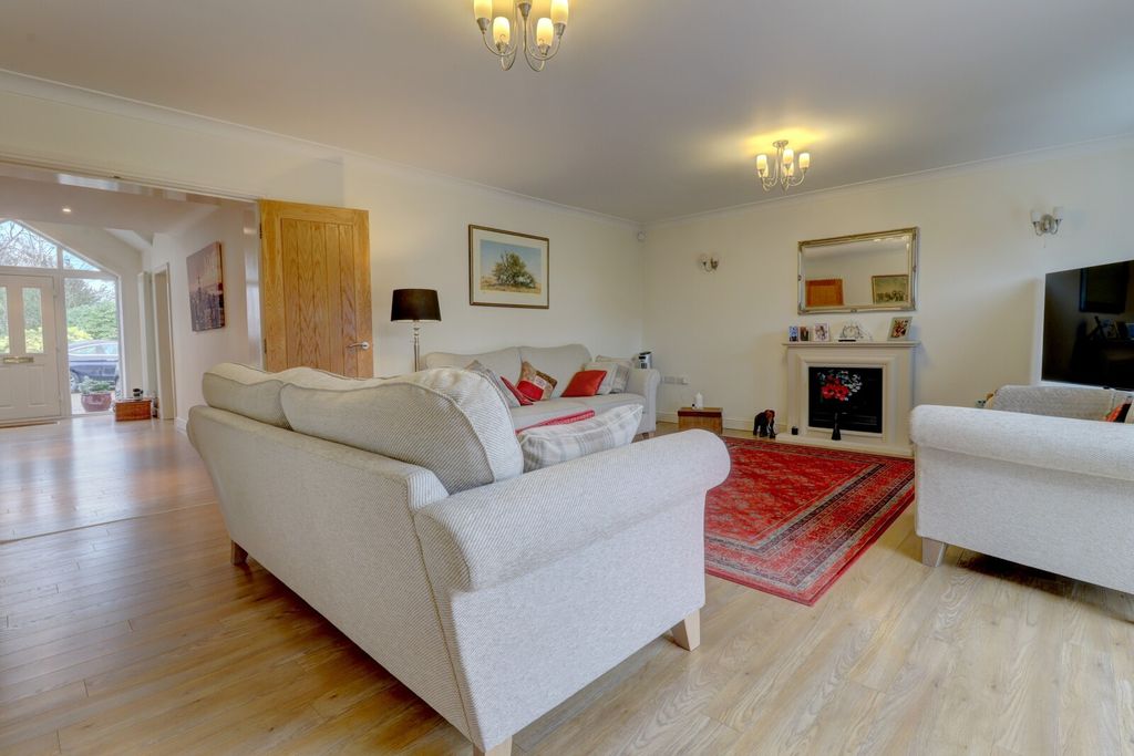 Property photo 3 of 22 Picture No. 11