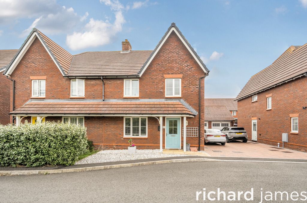 Property photo 1 of 18 650d3916F9c94dc0877A5E3c4Fdf9E10