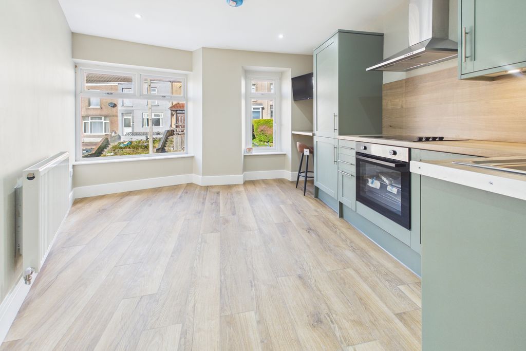 Property photo 2 of 9 Cam05134G0-Pr0057-Still022