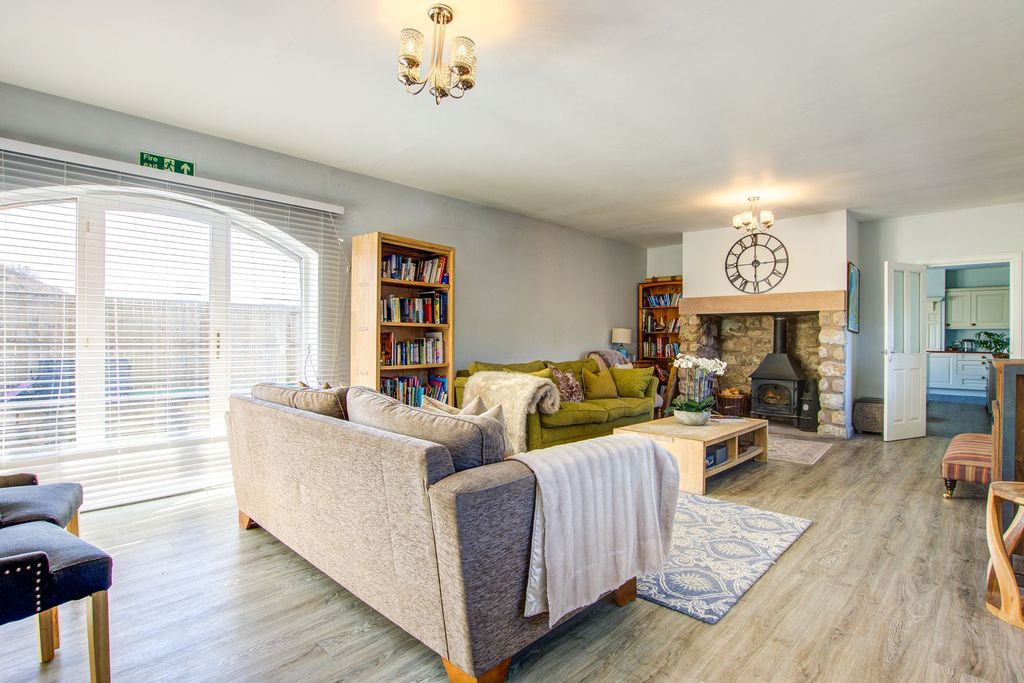 Property photo 3 of 60 Sitting Room