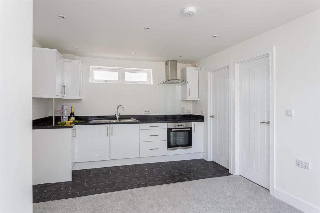 Property photo 2 of 9 2