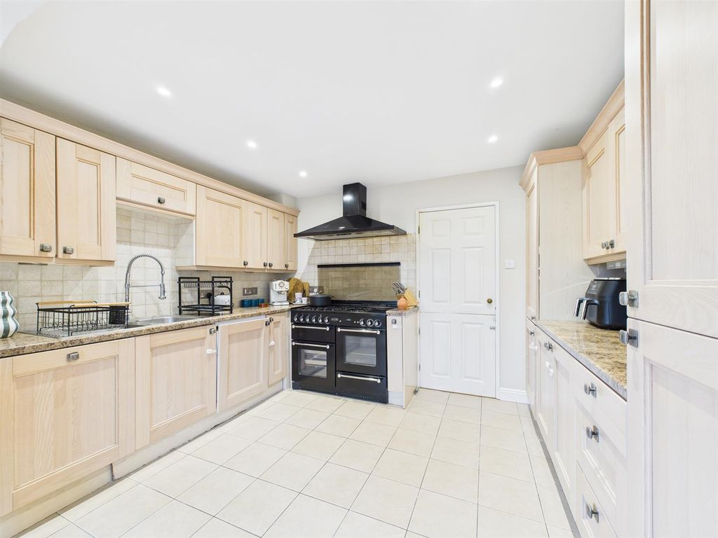 Property photo 3 of 16 Kitchen