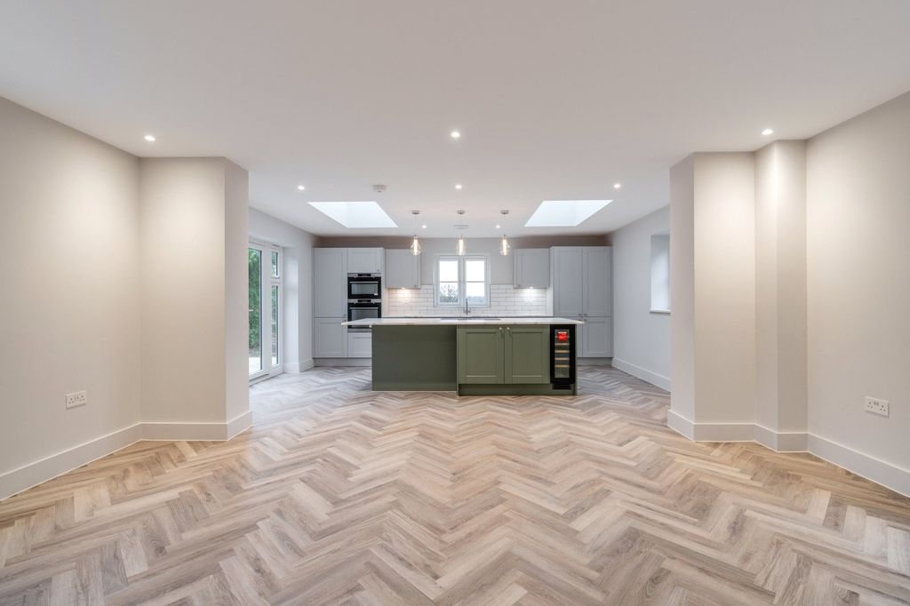 Property photo 2 of 14 Picture No. 29