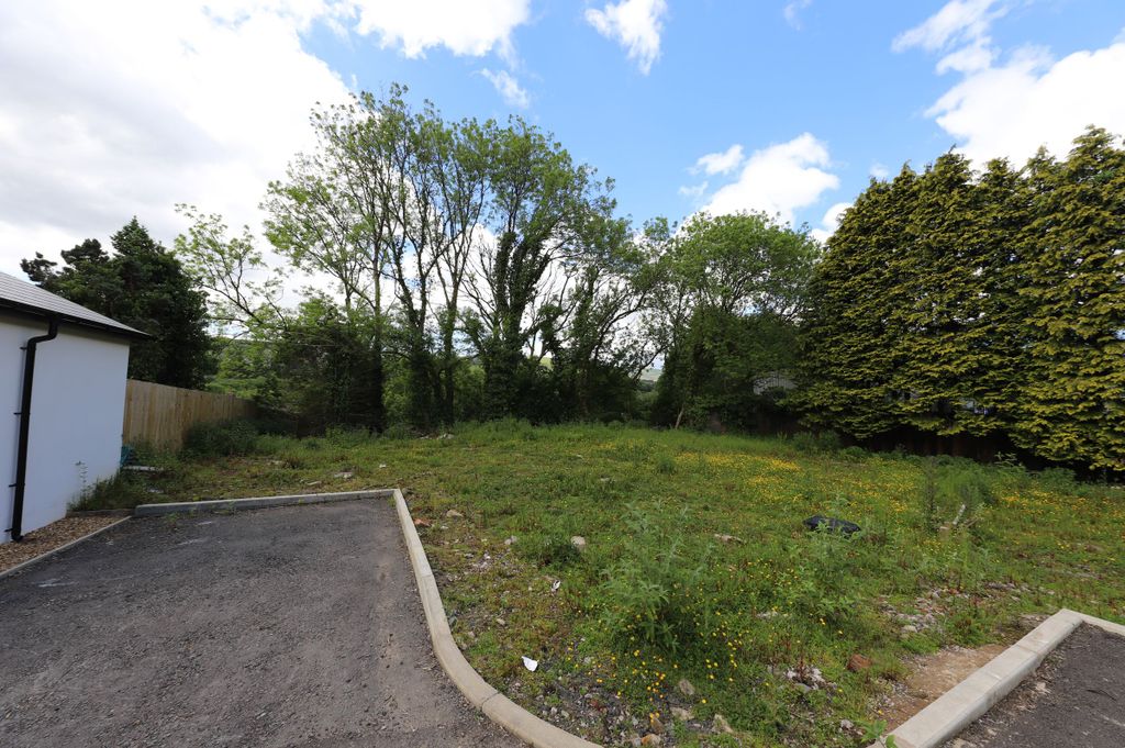 Property photo 1 of 2