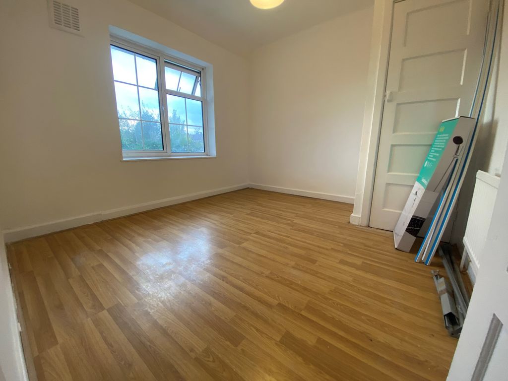 Property photo 2 of 6 Bedroom 1