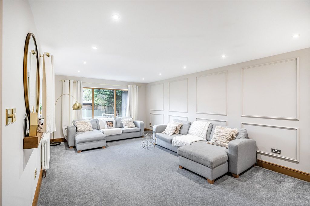 Property photo 2 of 24 Picture No. 12