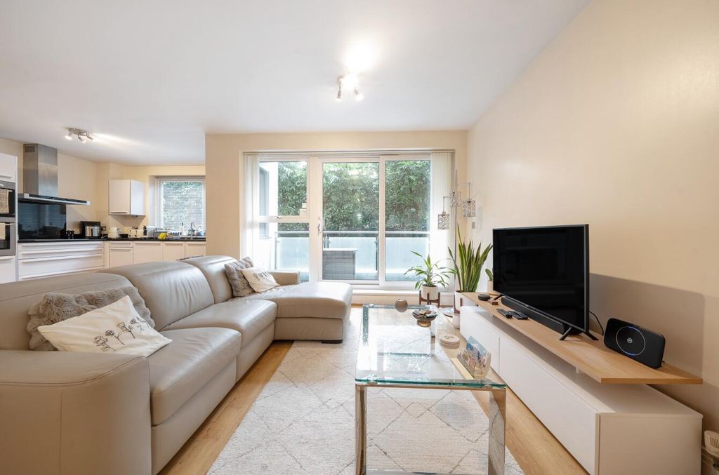 Property photo 2 of 12 Davidson Frost-Wellings, Dfw, Gordon Avenue, Stanm