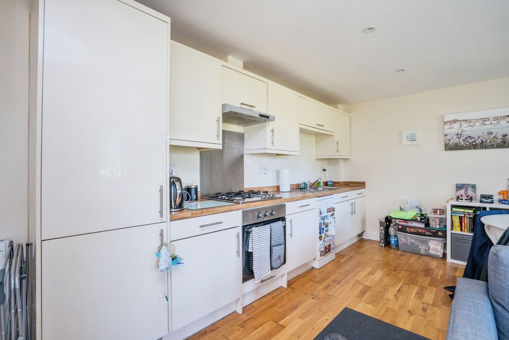 Property photo 3 of 16 Pbox-Img.Jpg