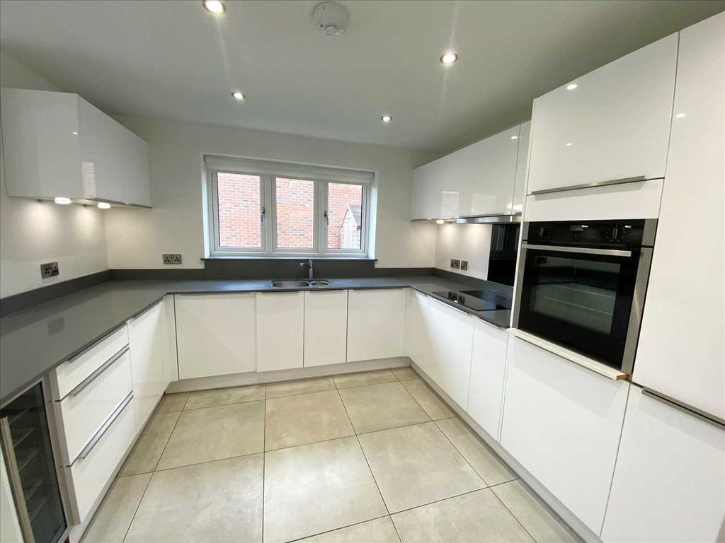 Property photo 3 of 25