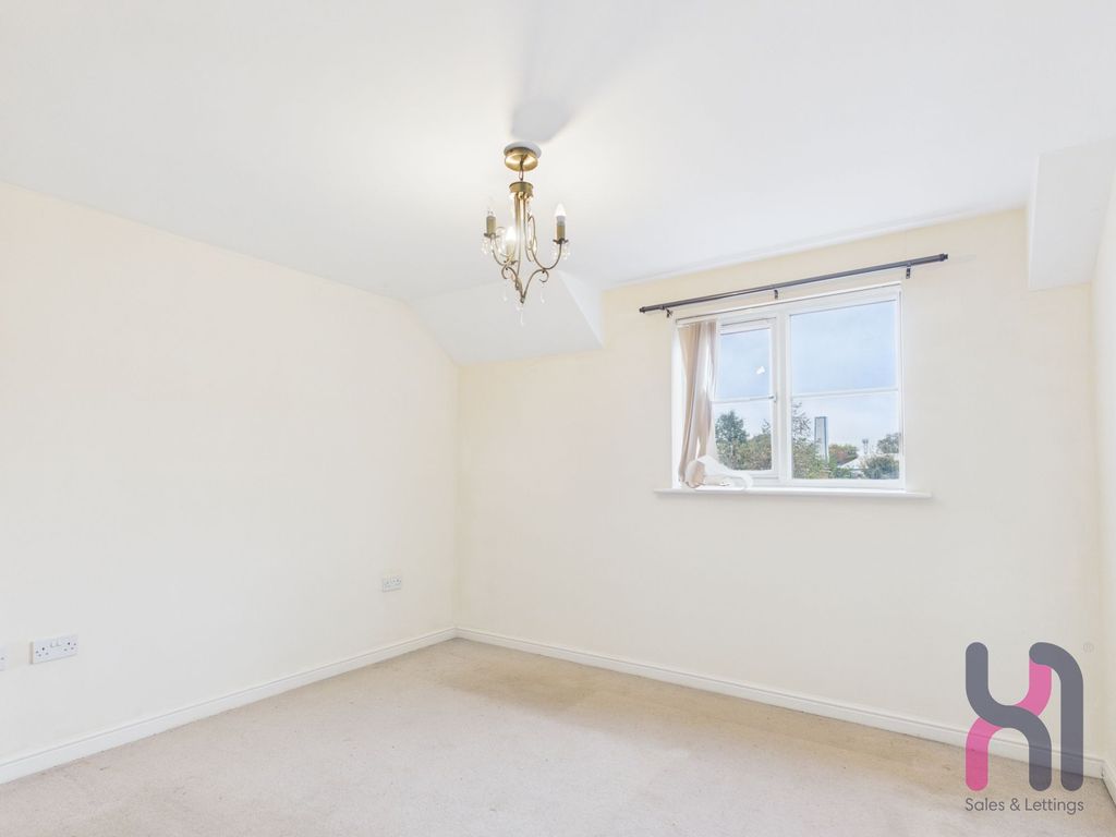 Property photo 2 of 32