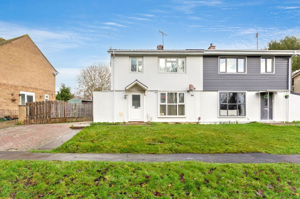 Property photo 1 of 16 15 Courtenay Road, Wantage, Oxfordshire Ox12 7Dw