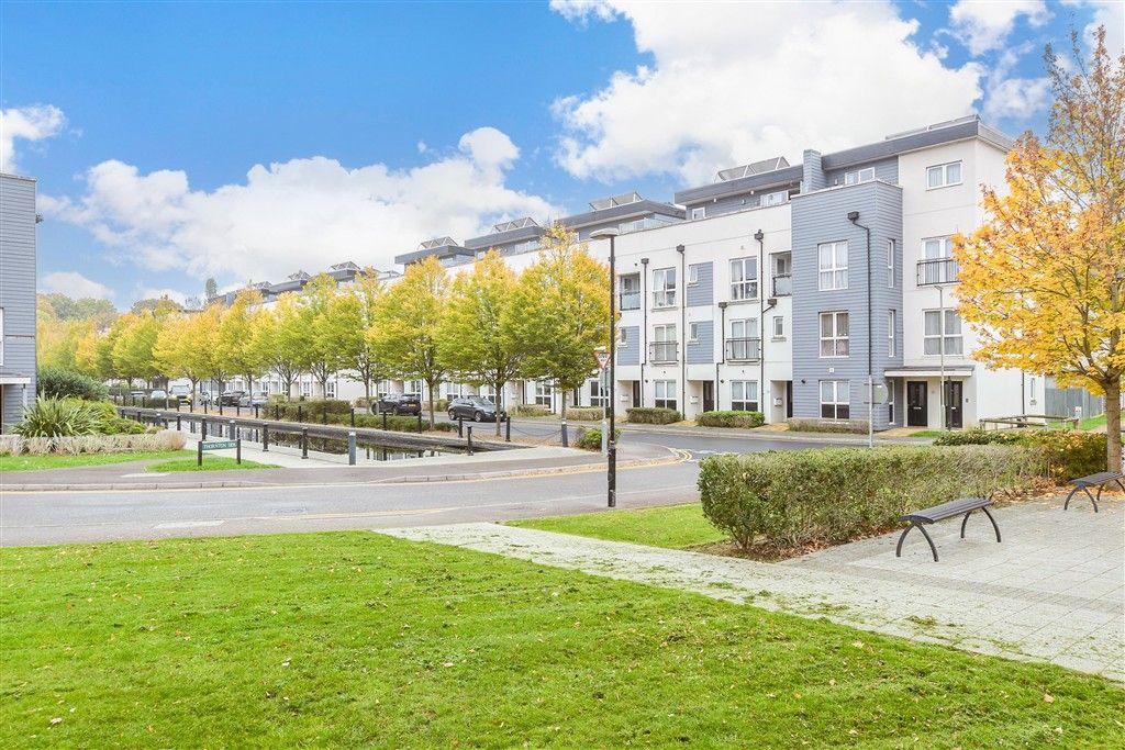 Property photo 1 of 14 Surrounding Area