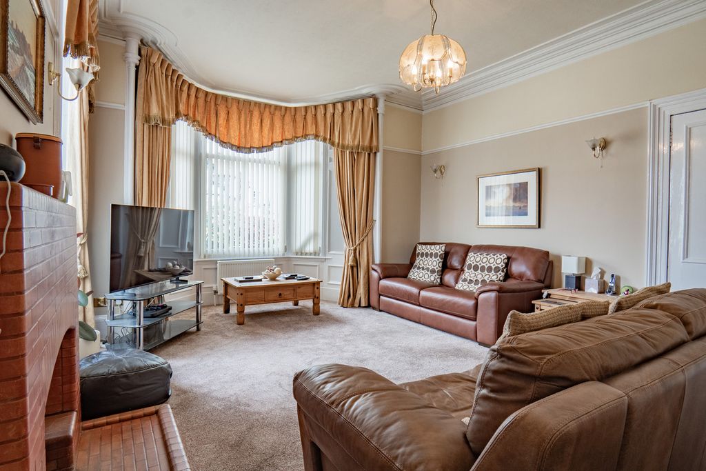 Property photo 2 of 50