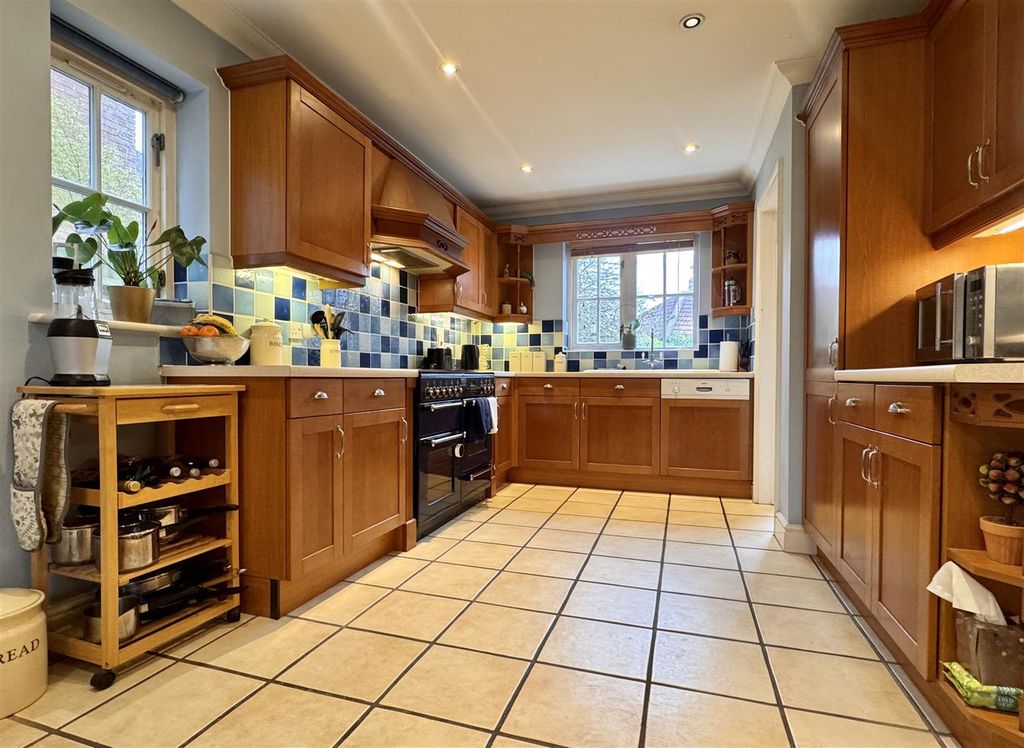 Property photo 2 of 35 Tempimagemqahw4.Jpg